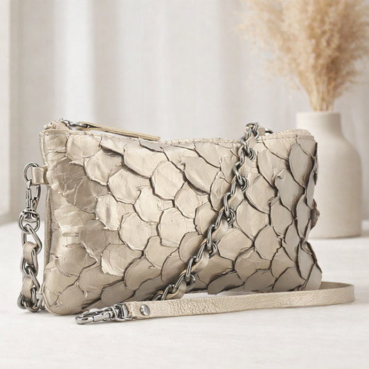 Bolsa Pequena em Couro Legítimo de Pirarucu Prata velha