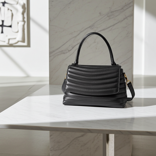 Bolsa Feminina de Couro Matelasse com alça Fixa Preto