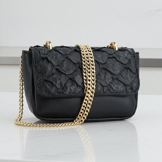 Bolsa Feminina em Couro Legítimo de Pirarucu Modelo Tiracolo Preto